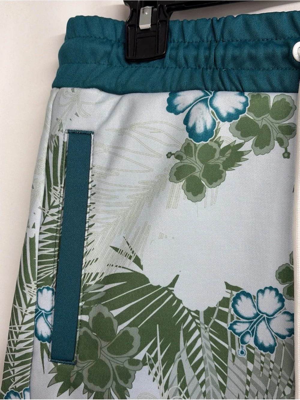 NWT GUESS Men's Small Blue Green Neon Stripe Tropical Casual Shorts$69